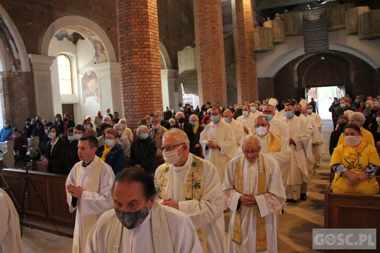 Modlitwa w intencji śp. ks. Janusza Malskiego w głogowskiej kolegiacie