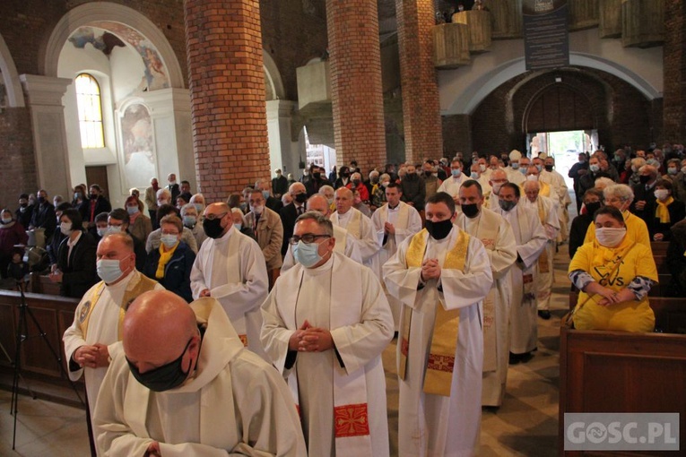 Modlitwa w intencji śp. ks. Janusza Malskiego w głogowskiej kolegiacie