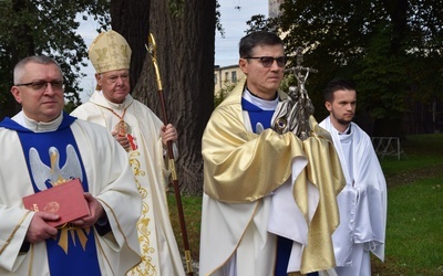 Relikwie św. Jana Pawła II wprowadzono w niedzielę 11 października. 