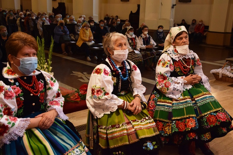 Pielgrzymka Kół Żywego Różańca do Domaniewic