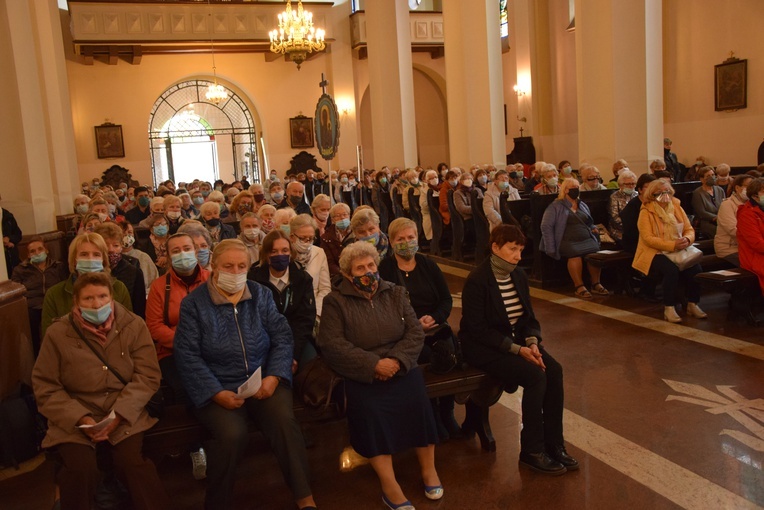 Pielgrzymka Kół Żywego Różańca do Domaniewic