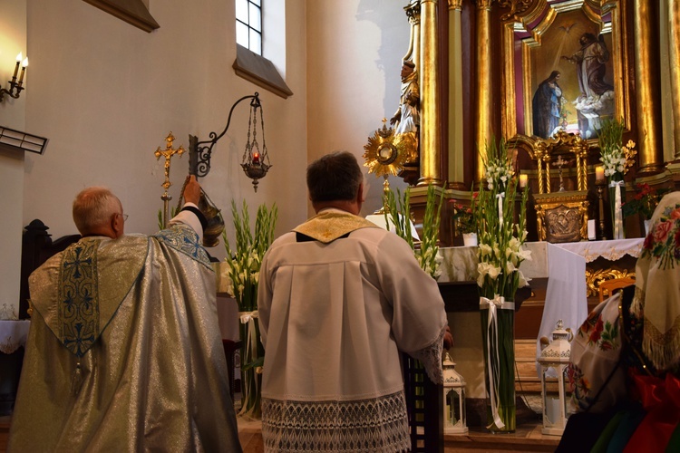 Pielgrzymka Kół Żywego Różańca do Domaniewic