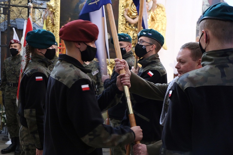 Ślubowanie w KLO w Henrykowie - rok szkolny 2020/2021