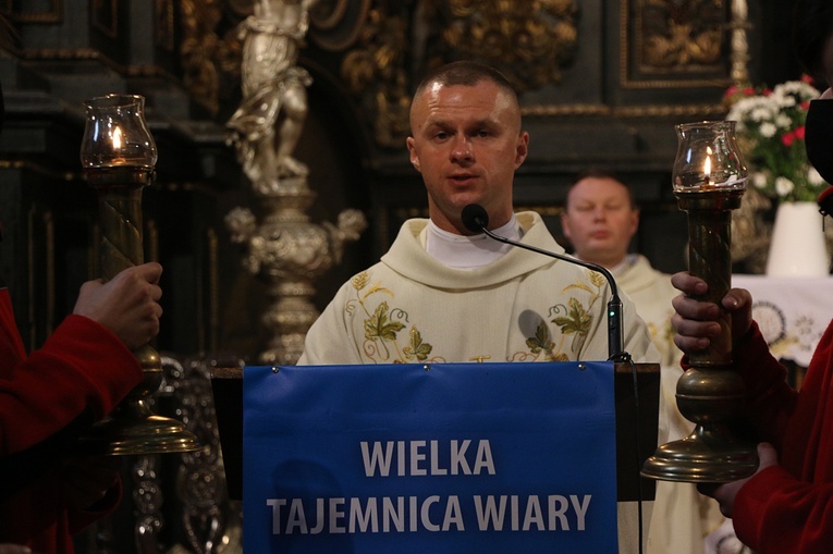 Ślubowanie w KLO w Henrykowie - rok szkolny 2020/2021