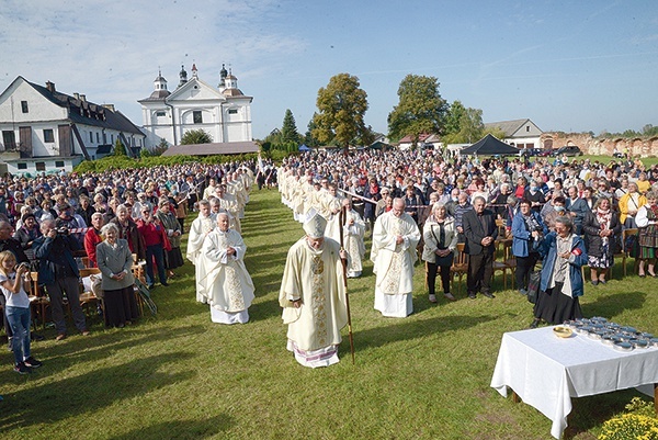 ▲	Dorocznemu wydarzeniu, w którym wzięło udział ponad 1000 osób, przewodniczył bp Piotr Turzyński.