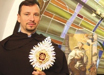 – Święty, mimo upływu wieków, jest wciąż aktualny i pomaga w pełni służyć Bogu, także w czasie epidemii – mówi zakonnik.