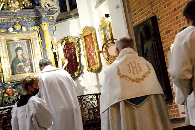 Uroczystości przewodniczył bp Andrzej Czaja.