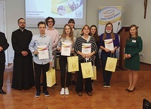 ▲	Laureaci odebrali dyplomy, nagrody rzeczowe, a także zaproszenie do Muzeum Jana Pawła II i Prymasa Wyszyńskiego i udziału w projekcie Biblia Audio Młodych.