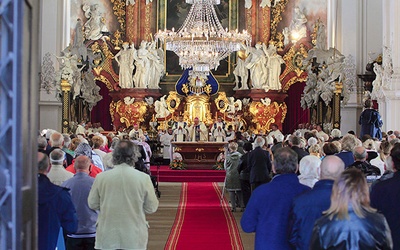 	Grupy różańcowe  to najpopularniejszy rodzaj wspólnot w parafiach diecezji legnickiej. 