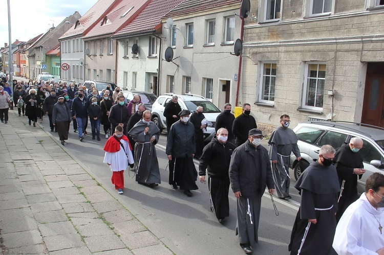 Pogrzeb franciszkanina o. Janusza Marii Szypulskiego