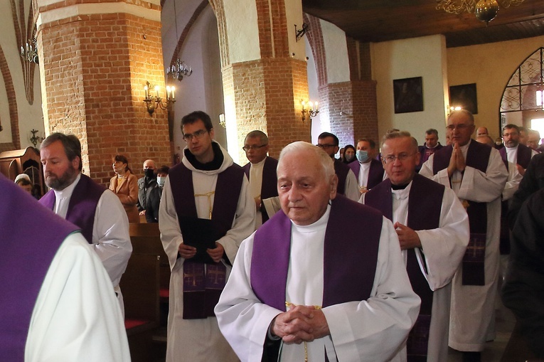 Pogrzeb franciszkanina o. Janusza Marii Szypulskiego