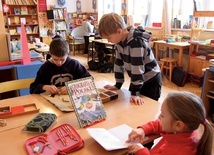 Metoda wychowawcza Marii Montessori oparta jest na założeniu, że dzieci szybciej się uczą, jeśli w ten proces zaangażowane są wszystkie zmysły.