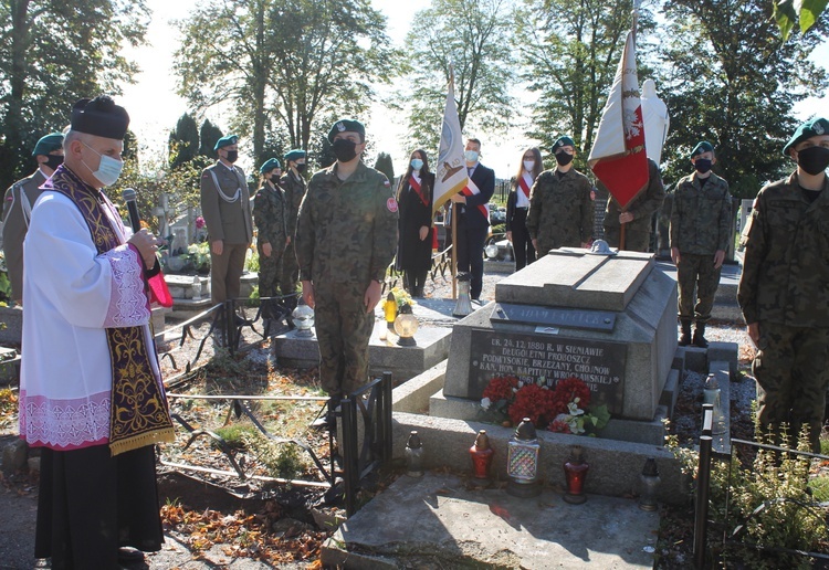 Oznaczenie IPN-u i zegarek ks. Łańcuckiego