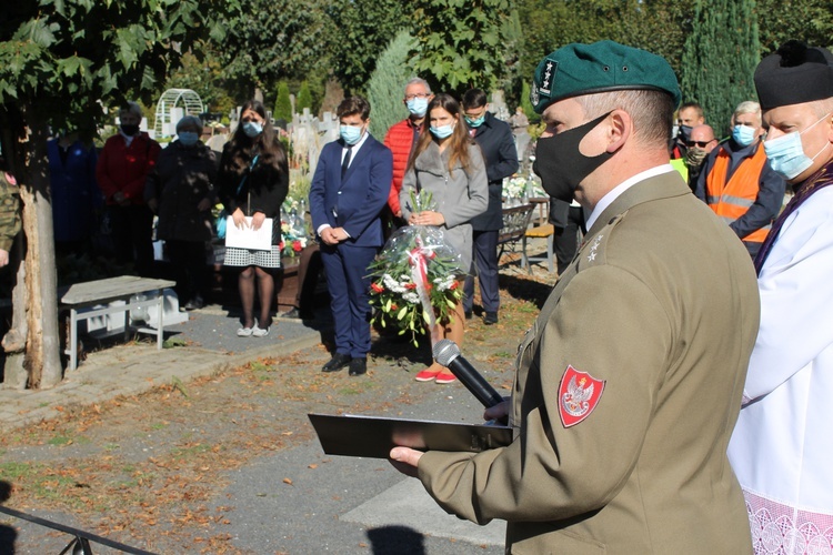 Oznaczenie IPN-u i zegarek ks. Łańcuckiego