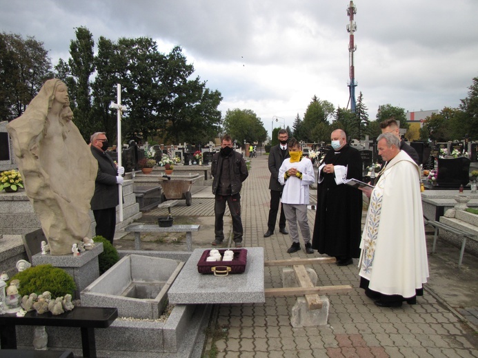 Przasnysz. Pochówek dzieci zmarłych przed narodzeniem