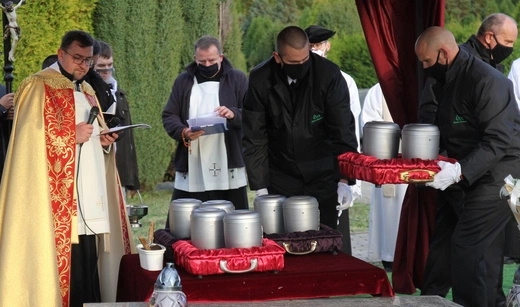 Pogrzeb dzieci nienarodzonych w Bielsku-Białej Kamienicy