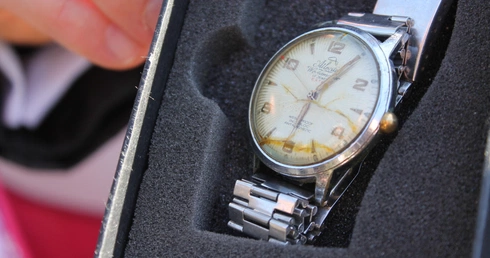 Oznaczenie IPN-u i zegarek ks. Łańcuckiego