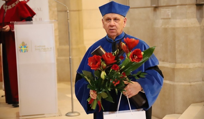 Bp Jan Kopiec doktorem honoris causa UPJPII w Krakowie