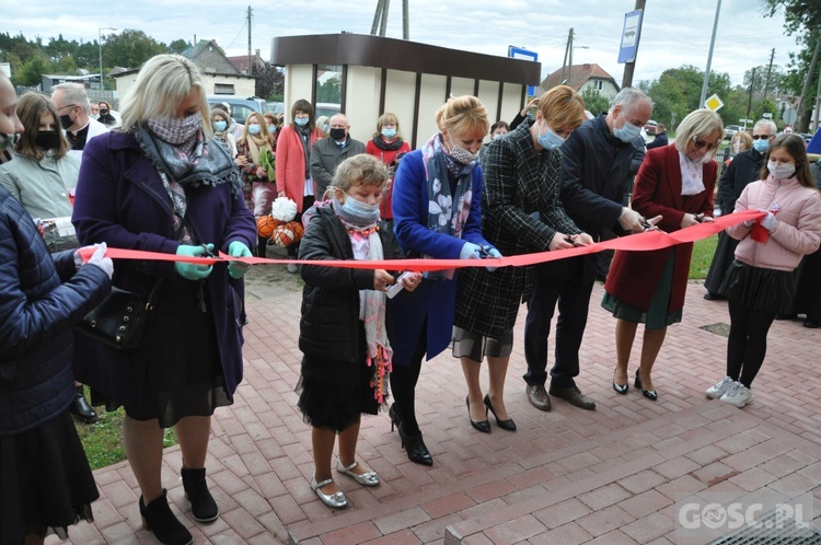 Nadanie imienia św. Jana Pawła II szkole podstawowej w Trzebiczu