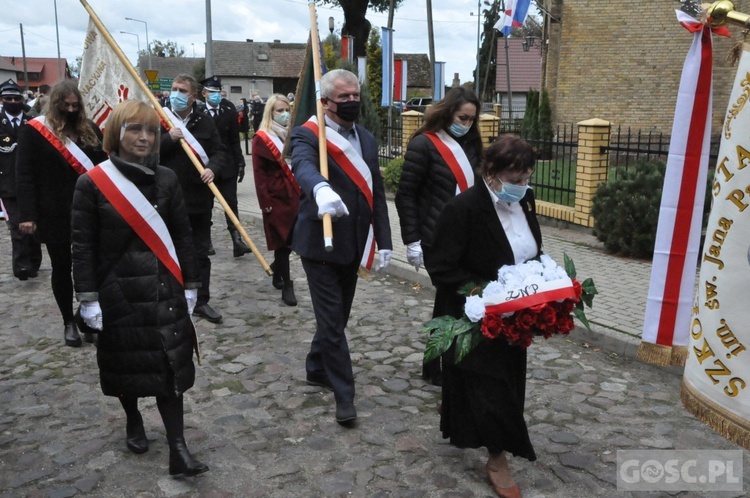 Nadanie imienia św. Jana Pawła II szkole podstawowej w Trzebiczu