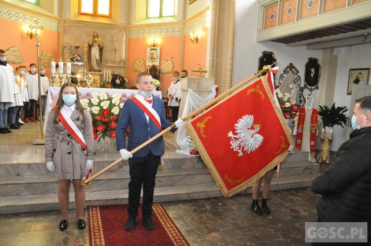 Nadanie imienia św. Jana Pawła II szkole podstawowej w Trzebiczu