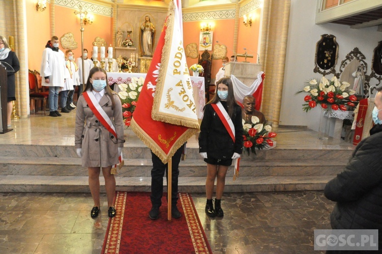 Nadanie imienia św. Jana Pawła II szkole podstawowej w Trzebiczu