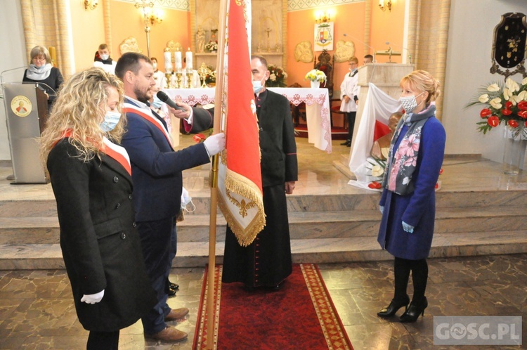 Nadanie imienia św. Jana Pawła II szkole podstawowej w Trzebiczu