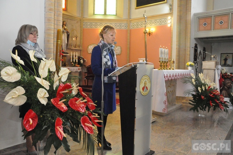 Nadanie imienia św. Jana Pawła II szkole podstawowej w Trzebiczu