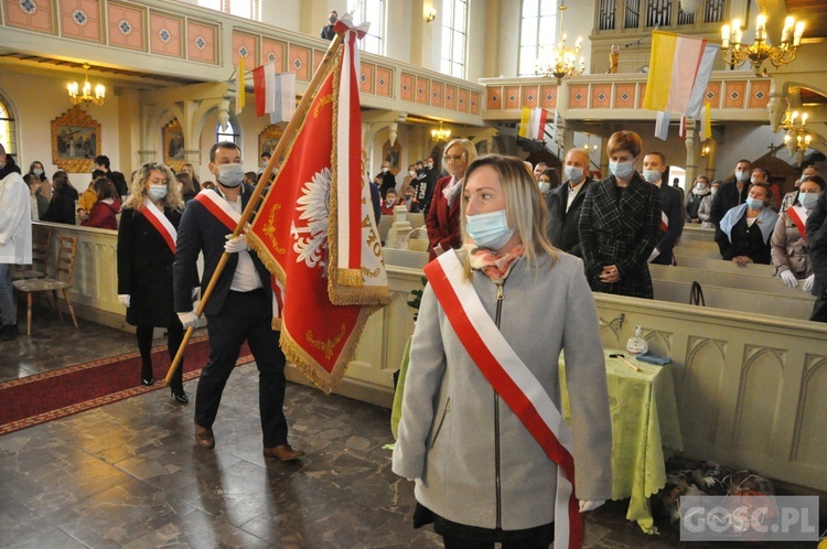 Nadanie imienia św. Jana Pawła II szkole podstawowej w Trzebiczu