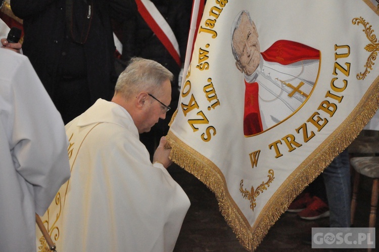 Nadanie imienia św. Jana Pawła II szkole podstawowej w Trzebiczu