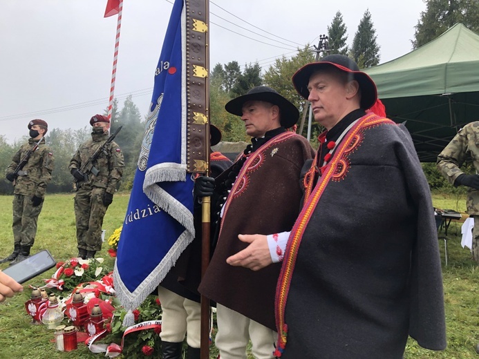 Poświęcenie pomnika por. Stanisława Kopika "Zemsty" na Zapolance w Złatnej