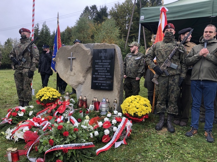 Poświęcenie pomnika por. Stanisława Kopika "Zemsty" na Zapolance w Złatnej