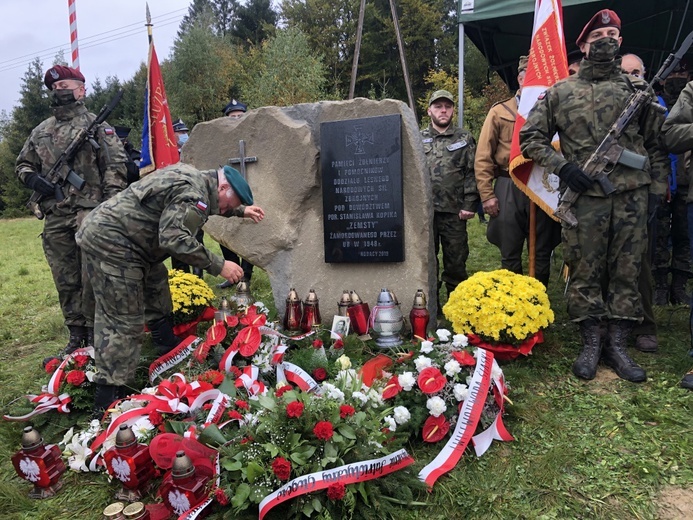 Poświęcenie pomnika por. Stanisława Kopika "Zemsty" na Zapolance w Złatnej