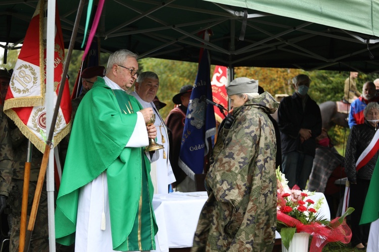 Poświęcenie pomnika por. Stanisława Kopika "Zemsty" na Zapolance w Złatnej