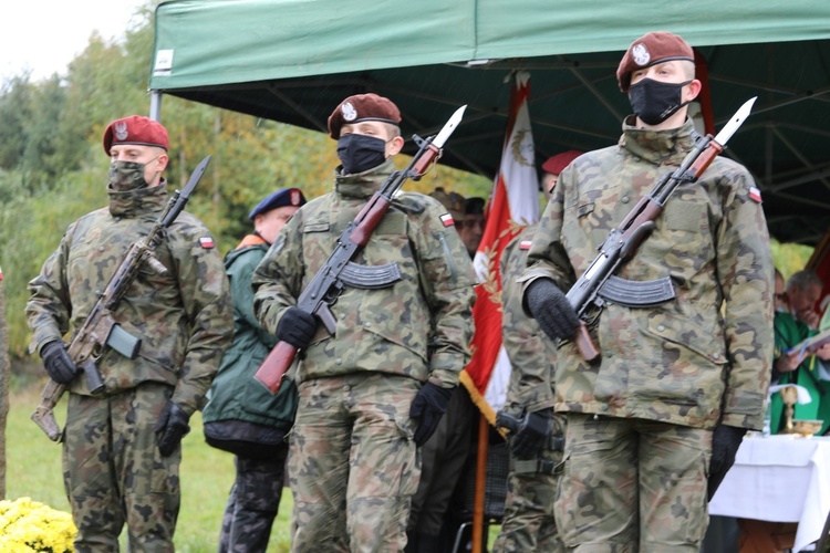 Poświęcenie pomnika por. Stanisława Kopika "Zemsty" na Zapolance w Złatnej