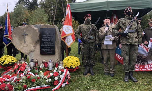Obelisk upamiętniający walcznego por. Stanisława Kopika i jego żołnierzy stanął na Zapolance.