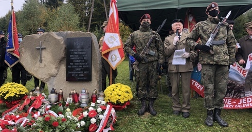 Obelisk upamiętniający walcznego por. Stanisława Kopika i jego żołnierzy stanął na Zapolance.