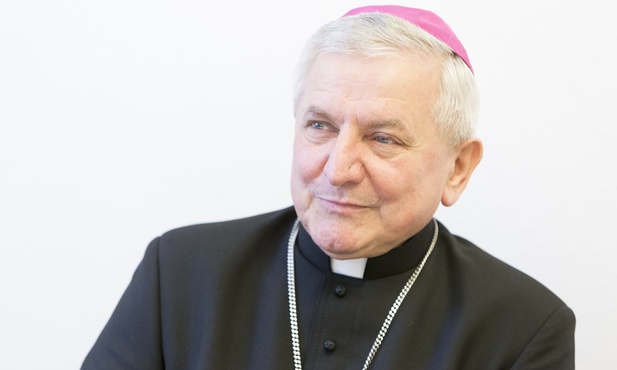 Franciszek przyjął rezygnację biskupa Edwarda Janiaka