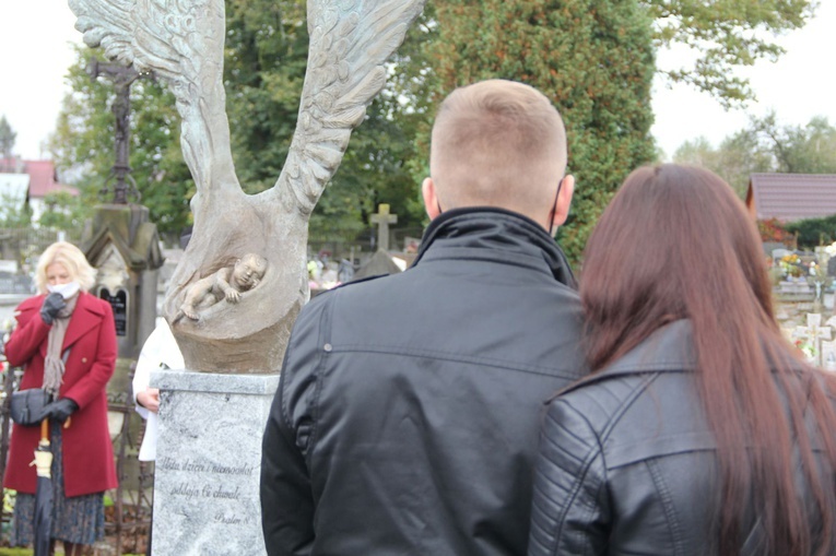 Tuchów. Pierwszy pochówek dzieci, które zmarły przed urodzeniem