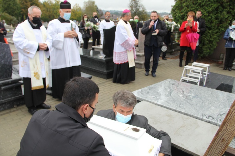 Tuchów. Pierwszy pochówek dzieci, które zmarły przed urodzeniem
