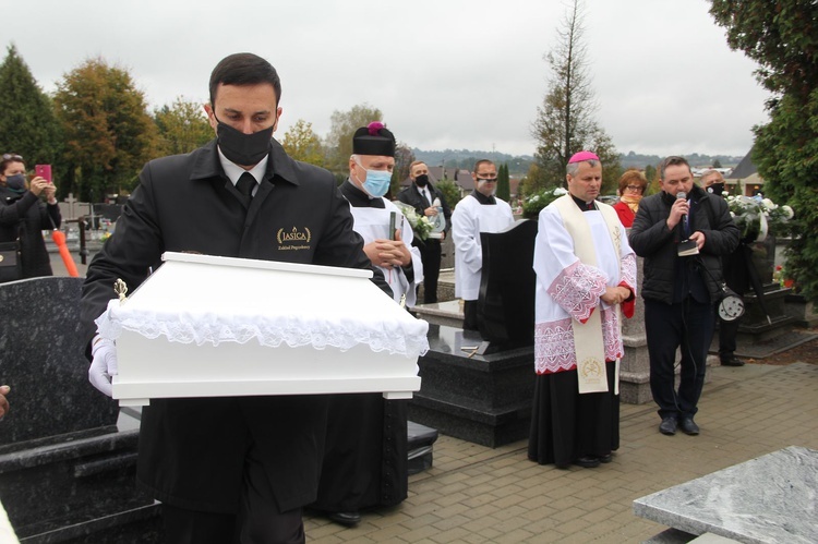 Tuchów. Pierwszy pochówek dzieci, które zmarły przed urodzeniem