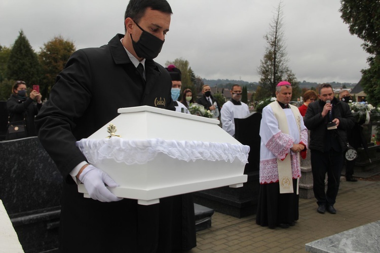 Tuchów. Pierwszy pochówek dzieci, które zmarły przed urodzeniem