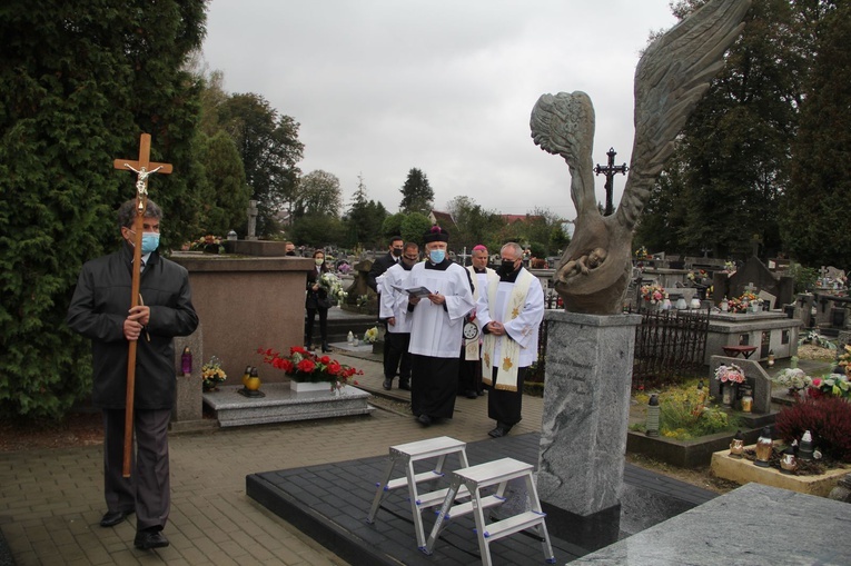 Tuchów. Pierwszy pochówek dzieci, które zmarły przed urodzeniem