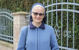 Siostra Anna Ewa Trzepacz podczas swojego urlopu w rodzinnej parafii w Bielsku-Białej Komorowicach Obszarach.