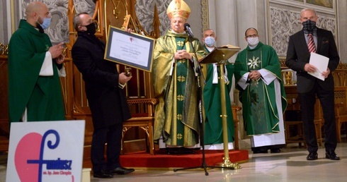 Tegoroczny werdykt kapituły Funduszu im. bp. Jana Chrapka został ogłoszony na zakończenie Mszy św., sprawowanej w intencji tragicznie zmarłego drugiego biskupa radomskiego.