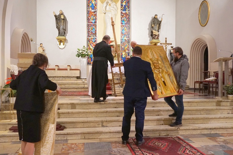 Ikona i relikwie św. Jana Pawła II u jezuitów w Bytomiu