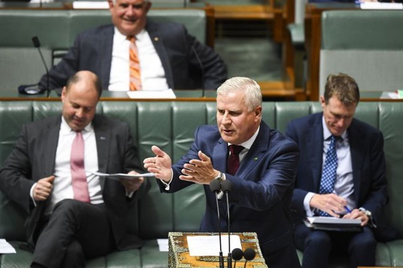 Premier Australii Michael McCormack przemawiający w parlamencie