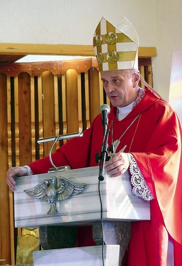 Bp R. Pindel wydał zalecenia w związku  ze wzrostem zakażeń. 