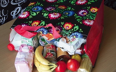 W nowej lodówce najlepiej zostawiać produkty, które sami chętnie jemy, nieprzeterminowane, wyroby własne, a także produkty suche, np. mąkę  czy ryż.