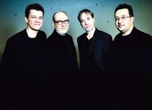 Kwartet Śląski w składzie (od lewej): Szymon Krzeszowiec – skrzypce I,  Arkadiusz Kubica – skrzypce II, Łukasz Syrnicki – altówka, Piotr Janosik – wiolonczela. 